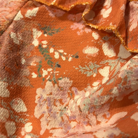 NWT peachy/pink floral crop ruffle tie top - Picture 2 of 2